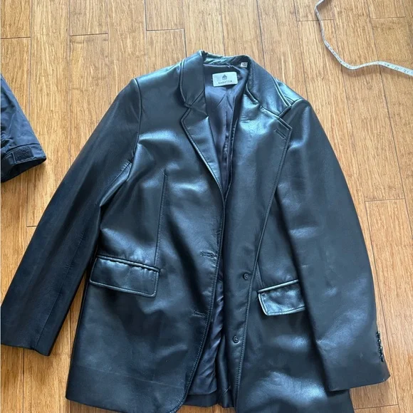 Babaton New Agency Vegan Leather Blazer - Picture 3 of 6